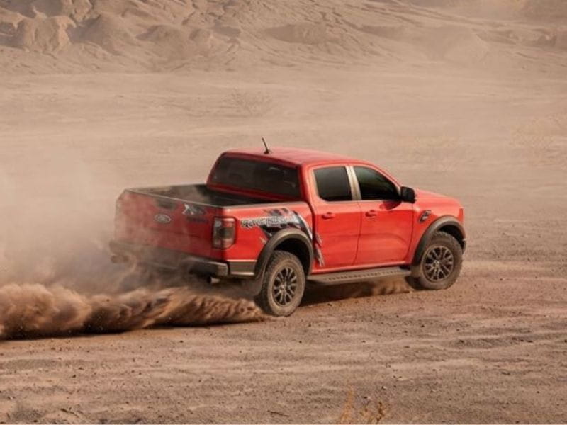 Picape Ford Ranger Raptor em ambiente off road
