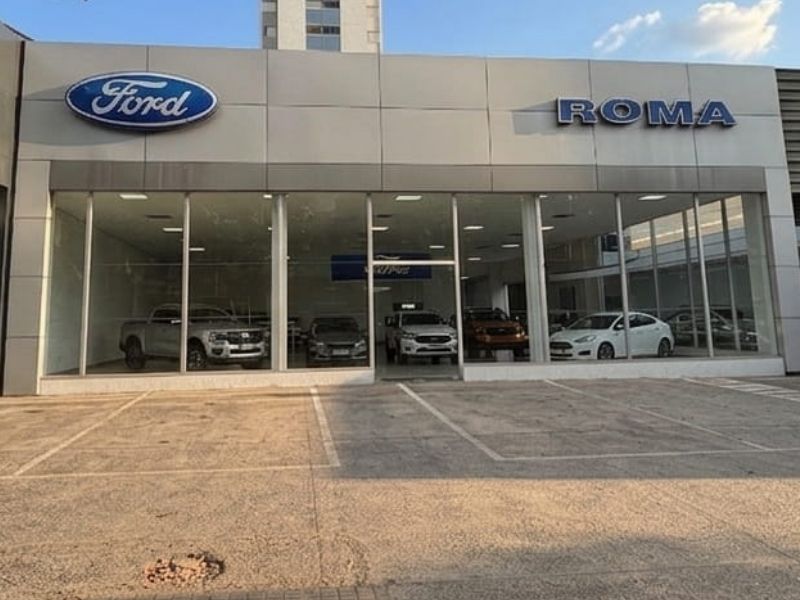 Fachada da concessionária Ford Roma em Lourdes