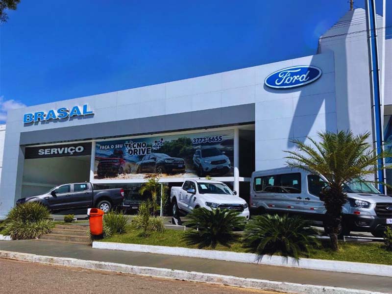 Fachada Ford Brasal Fachada da Concessionária Ford Brasal com veículos Ford na frente