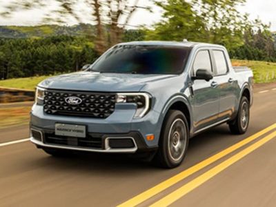 Ford Destaque Veículos Novos Picape Ford Maverick Hybrid em movimento na estrada
