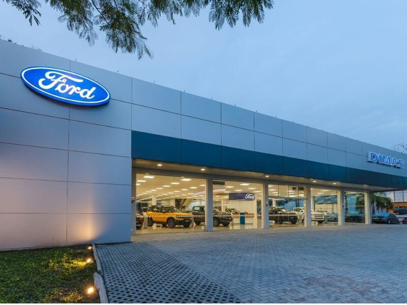 Fachada da concessionária Ford Dimas no Continente