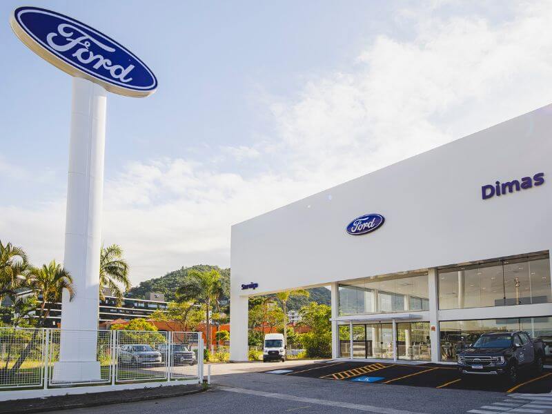 Fachada da concessionária Ford Dimas na Ilha