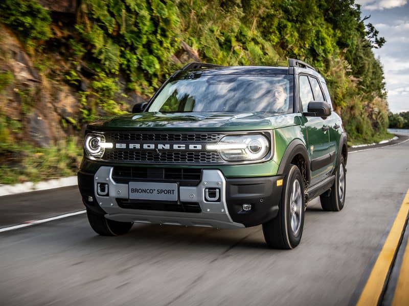 SUV Ford Bronco Sport em movimento na estrada