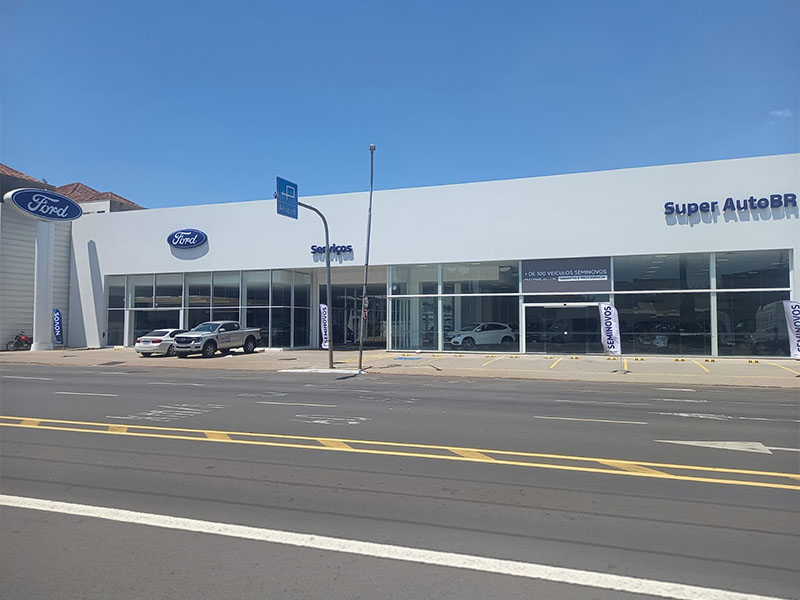 Fachada da concessionária Ford Super AutoBR em Sertorio