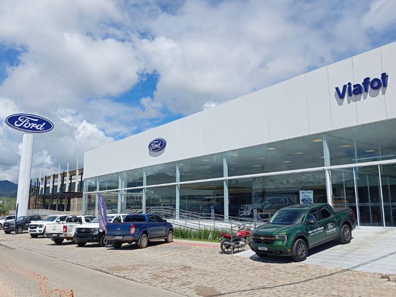 Fachada da concessionária Ford Viafor em Cachoeiro de Itapemirim