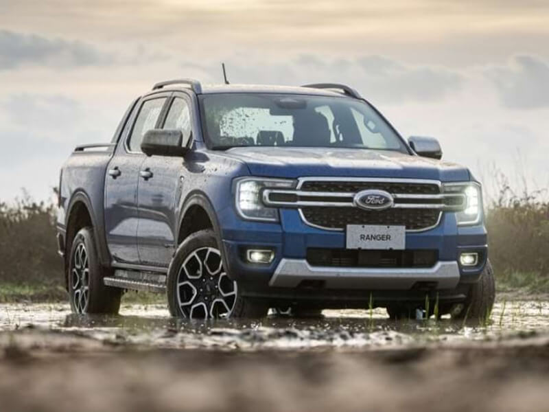 Picape Ford Ranger em ambiente off road