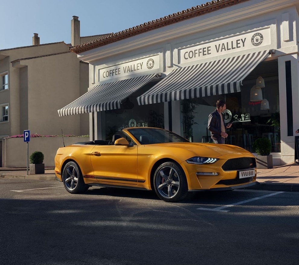 Ford Mustang in strada