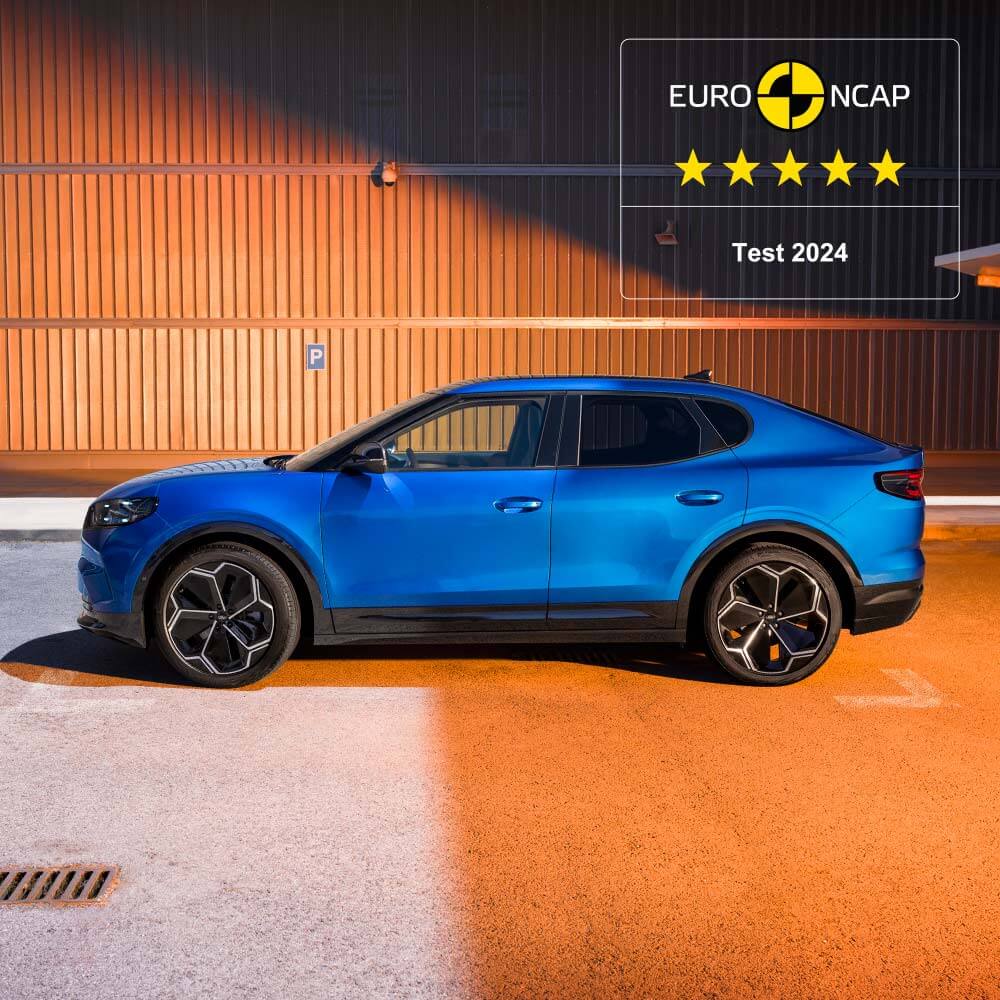 Ford Capri bleue 5 étoiles NCAP