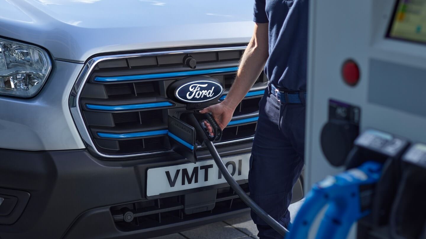 Recharge du Ford E-transit dans les lieux publics