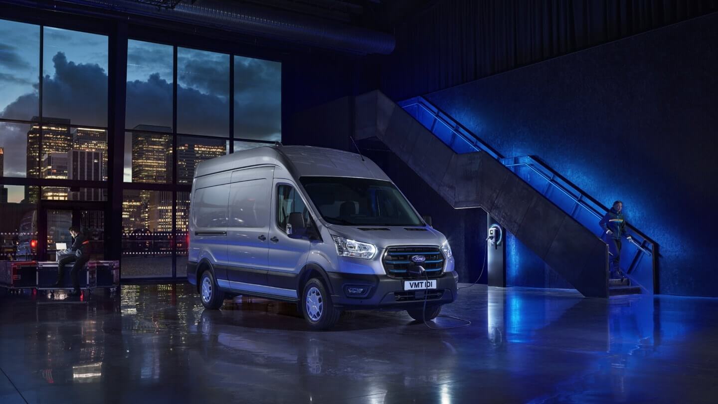 Recharge du Ford E-transit sur le lieu de travail