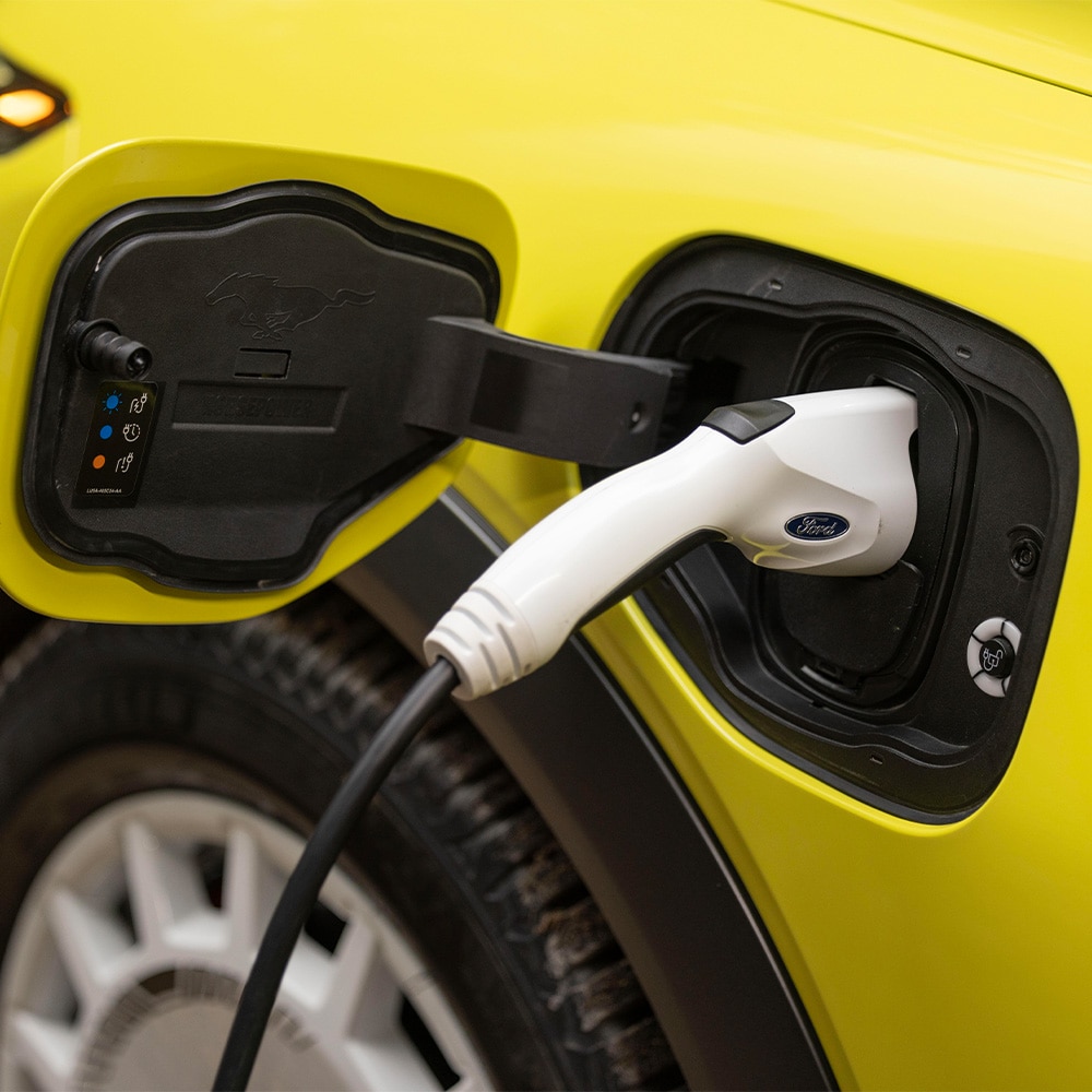 Nouvelle Ford Mustang Mach-E Rally prise de recharge