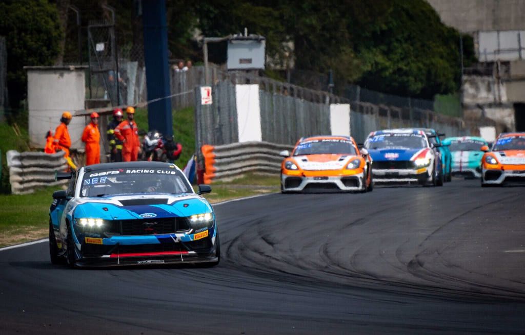 Mustang GT4 op circuit Monza