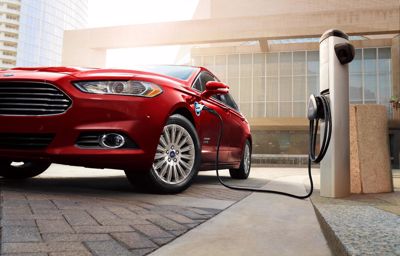 Ford investit massivement dans la conduite électrique !