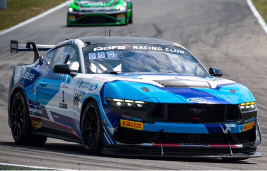 Mustang GT4 à Monza