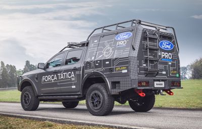 Ford Pro exibe Ranger e Transit em versões de polícia na feira LAAD 2024