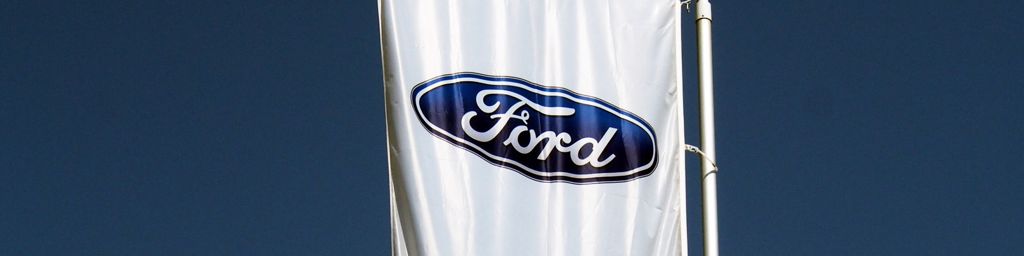 Logotipo de la bandera de Ford cielo azul