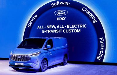 IL NUOVO E-TRANSIT CUSTOM COMPLETAMENTE ELETTRICO DI FORD PRO È DESTINATO A INNESCARE LA RIVOLUZIONE EV PER LE PICCOLE IMPRESE