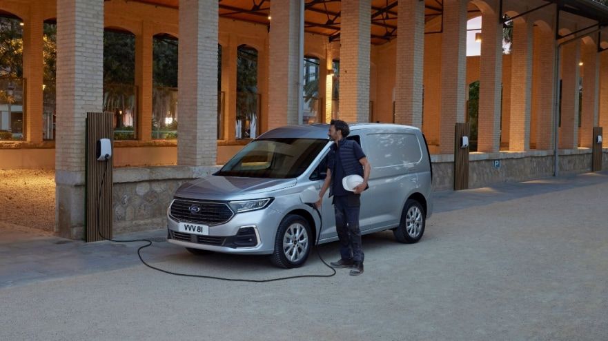 Nuovo Ford Transit Connect PHEV ordinabile immediatamente