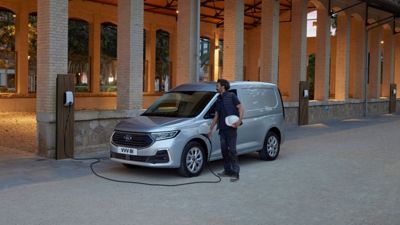 Nuovo Ford Transit Connect PHEV ordinabile immediatamente