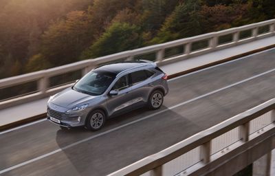FORD **KUGA COOL&CONNECT HYBRID**