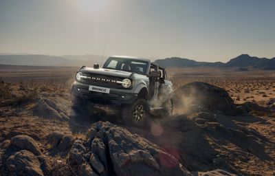 DER NEUE BRONCO BRICHT AUF ZU NEUEN UFERN: FORD BRINGT DEN OFFROAD-KLASSIKER 2023 ERSTMALS NACH EUROPA