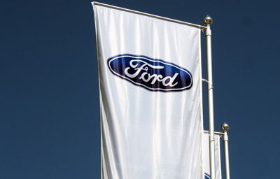 Bilforhandleren Martin Iversen i Sønderborg giver Ford salg og service videre til Pedersen & Nielsen
