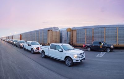 Se Fords amerikanske elbils-pickup trække over 450 ton