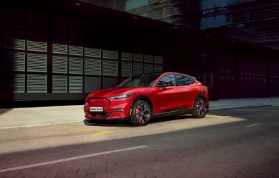 FORD MUSTANG MACH-E LAAKKOSEN FIKSUDIILILLÄ
