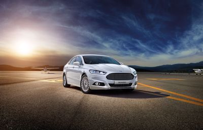 Ford Mondeo Hybrid tarjoaa tehoa ja polttoainetaloudellisuutta