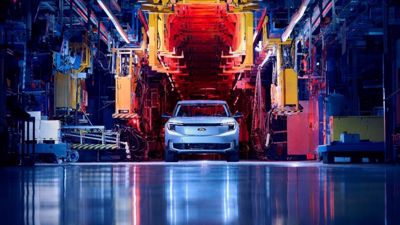 FORD LANCE LA PRODUCTION DU TOUT NOUVEAU FORD EXPLORER 100% ÉLECTRIQUE DANS SON USINE DE POINTE À COLOGNE