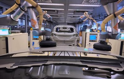 Comment les robots aident et accompagnent les employés de l'usine qui fabrique la Ford Fiesta ?