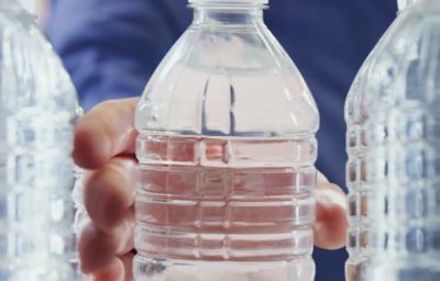 Environnement : Ford transforme des millions de bouteilles plastiques en tapis pour ses véhicules