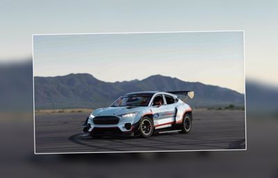 Le prototype tout-électrique Mustang Mach-E 1400 conçu par Ford Performance et RTR prend la course ... un nouvel art du drift !