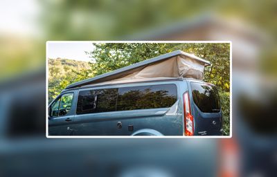 Un loft sur roues : le Transit Nugget Plus avec toit inclinable, nouvelle déclinaison pour la gamme de camping-cars Ford