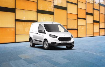 Ford **Transit Courier** Trend EcoBoost à partir de 99 € HT/mois(1)