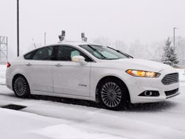 A Ford az iparágban elsőként teszteli önjáró autóit havas utakon