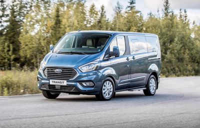 A Ford elsőként mutatta be Plug-In Hybrid modelljeit az 1 tonnás haszonjármű kategóriában