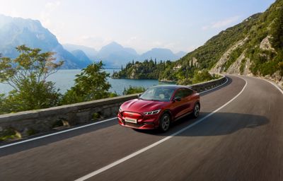 Már hivatalos: a Mustang-család új tagjának neve Ford Mustang Mach-E