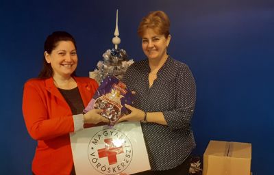 Szaloncukor adomány a Vöröskeresztnek