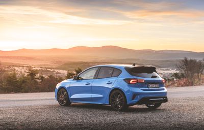 TRACK-READY FOCUS ST EDITION IS THE MOST COMPLETE FORD HOT HATCH EVER