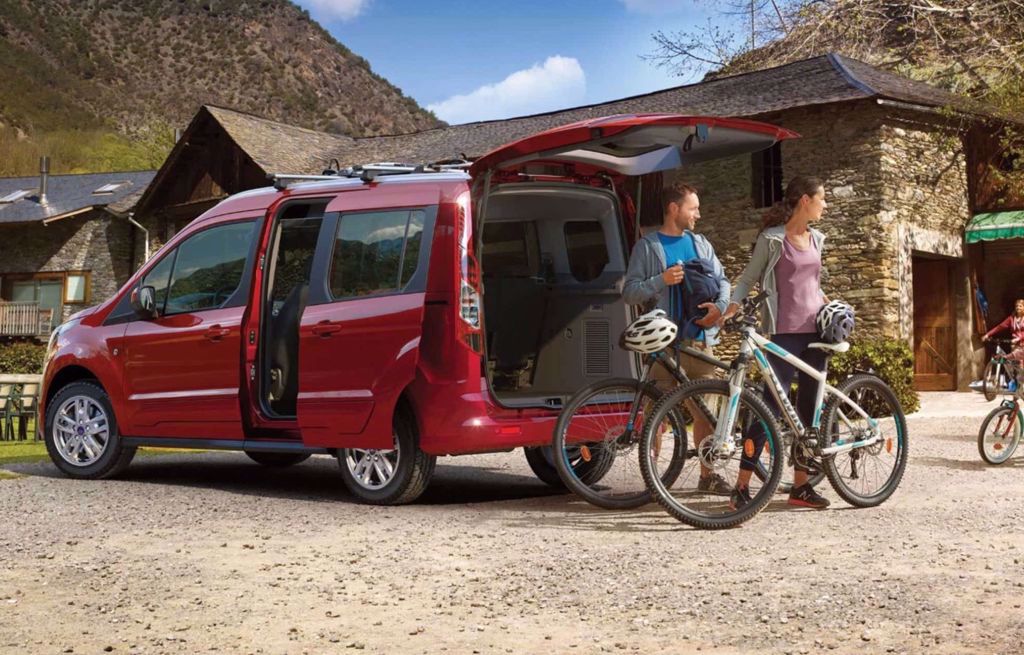 All-New Ford Tourneo Custom Delivers Nine Seats of Configurable