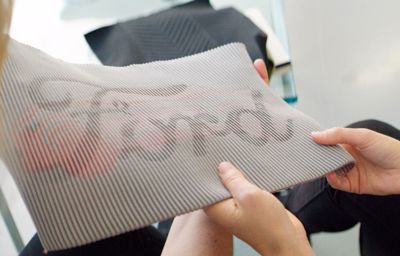 Grâce à l'impression en 3D tricotée, vos sièges de voiture pourront bientôt recharger vos smartphones
