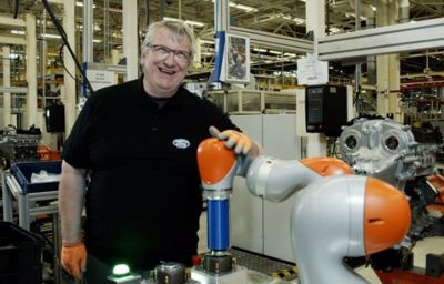 Chez Ford, Robbie le robot change la vie des personnes handicapées et à mobilité réduite en s'attaquant aux travaux d'assemblage