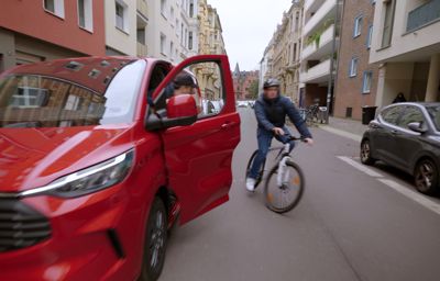 Nieuwe Ford Transit Custom kan ‘portierbotsingen’ met fietsers helpen voorkomen