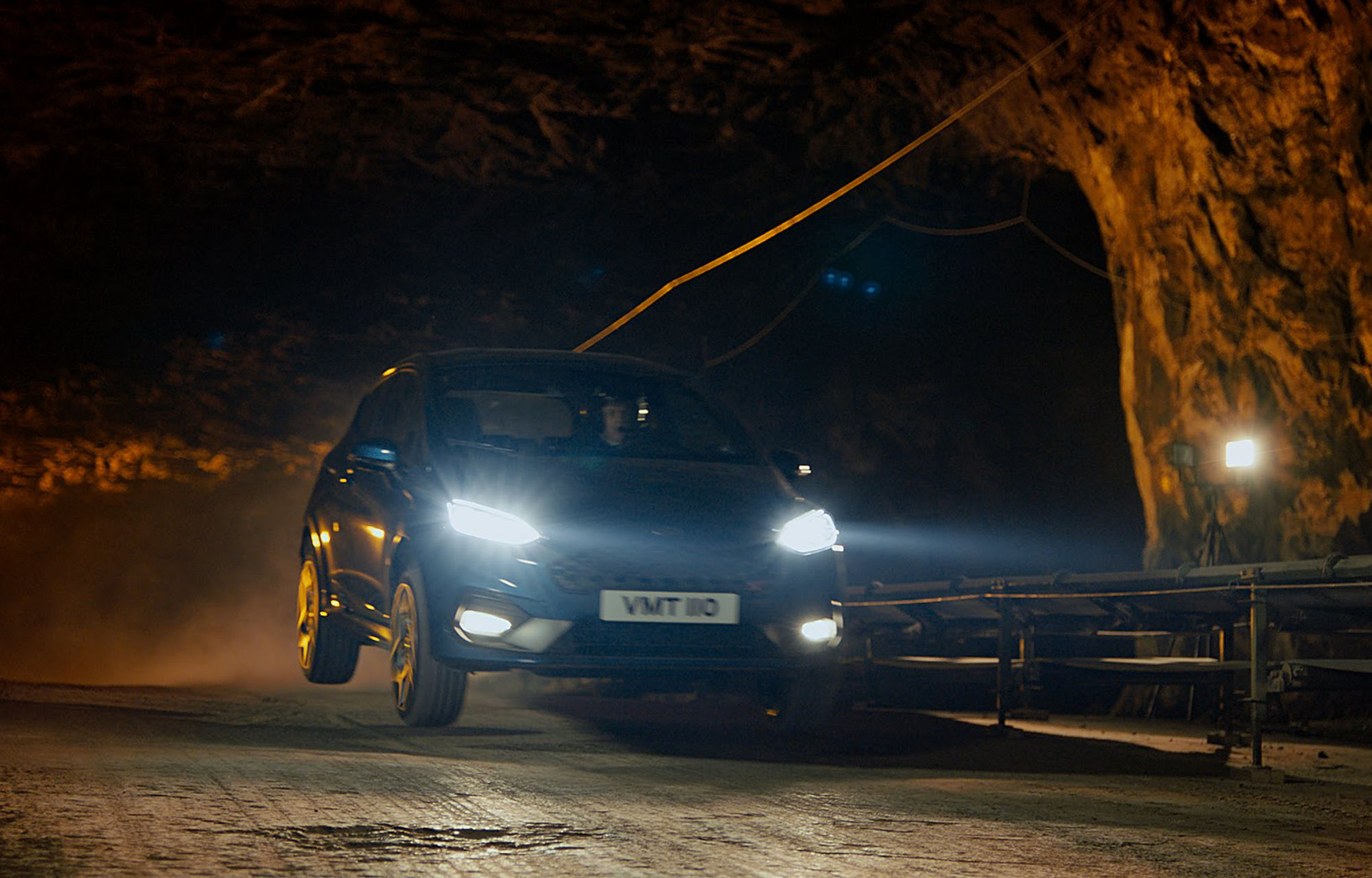 Se nye Ford Fiesta ST kjøre 400 meter under bakken!