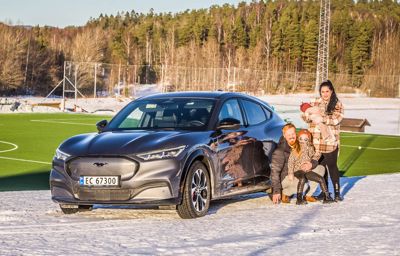 Småbarnsforeldrene Sara og André: Derfor er nye Mustang Mach-E det perfekte familiebilvalget!