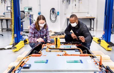 ​Ford bygger globalt batterikompetanse­senter for bedre og rimeligere elbiler