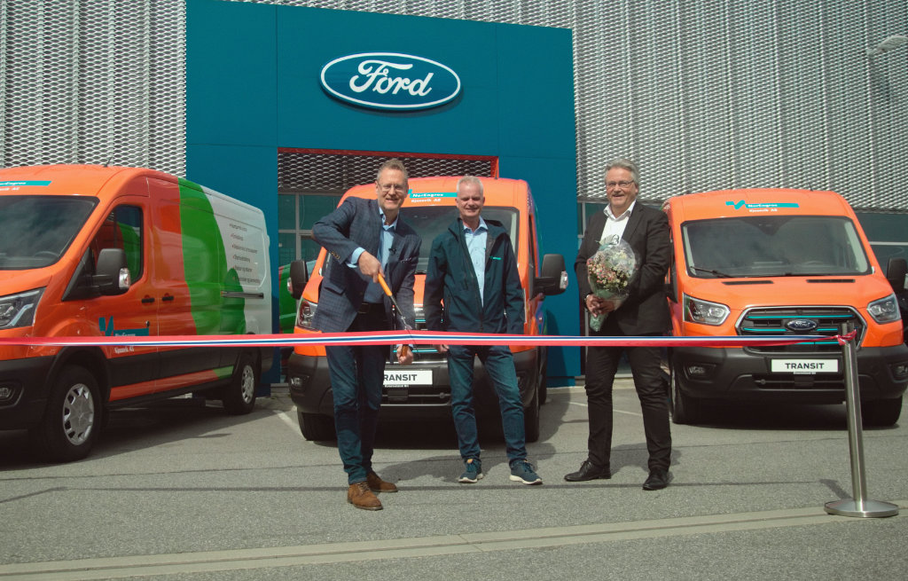 Her blir de tre første Ford Pro helektriske Ford E-Transit overlevert i Norge