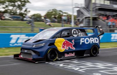 Ford SuperVan 4.2 najszybszym pojazdem wyczynowym typu „closed-wheel”, który kiedykolwiek pokonał Mount Panorama