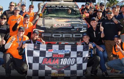 Ford Ranger Raptor nowej generacji wygrywa Rajd Baja 1000  w swojej klasie